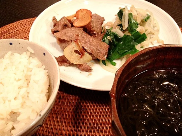 晩ご飯。肉、メインの男飯。|松浦有里さん