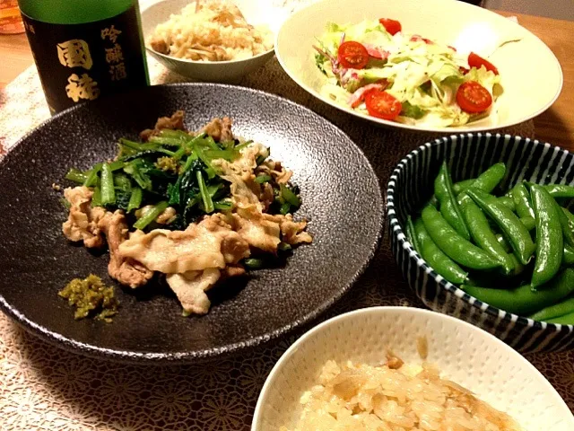 Snapdishの料理写真:今日は、鶏と牛蒡の炊き込みご飯、豚肉と小松菜の柚子胡椒炒め、レタス・パプリカ・ミニトマト・二十日大根のサラダ、スナップエンドウ、山芋の千切りポン酢和え。サラダのドレッシングは、この間外で食べて美味しかったハニーマヨネーズを作ってみた！高カロリーは美味しい。|canadienneさん