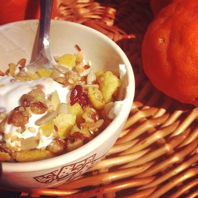 Greek yogurt & gluten free granola|Celine Cossou-Bordesさん