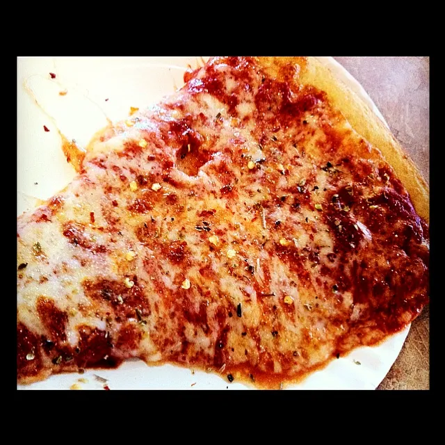 Snapdishの料理写真:DAY 3 - Slice of NY pizza|Tara Lynnさん