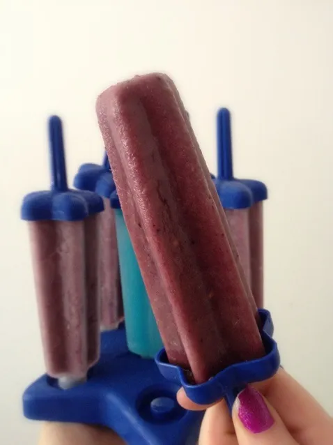 Mixed Fruit Smoothie Pops!|Jules Vloskyさん