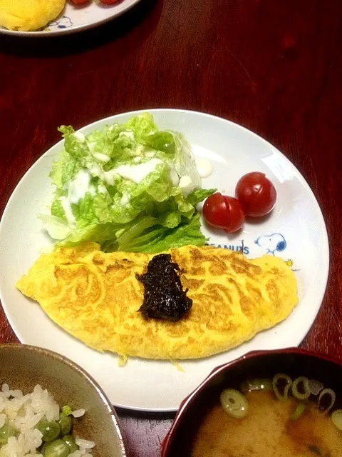 Snapdishの料理写真:豆ごはん・オムレツ肉味噌がけ・じゃがいものお味噌汁|かっぴーさん