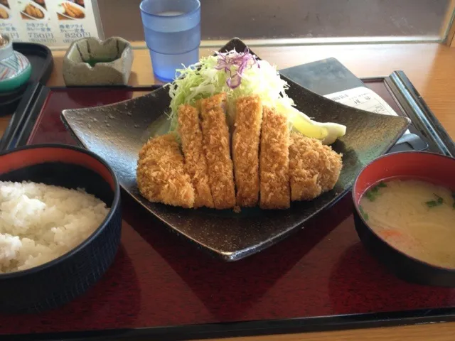 Snapdishの料理写真:ロースカツ定食|yujiさん