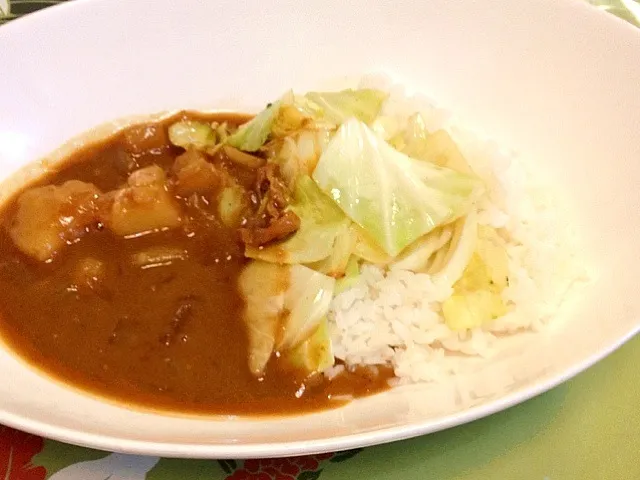 カレーとキャベツ炒めのっけ|志野さん