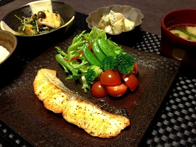 サーモンの香草オイル焼き定食|ちび隊長さん