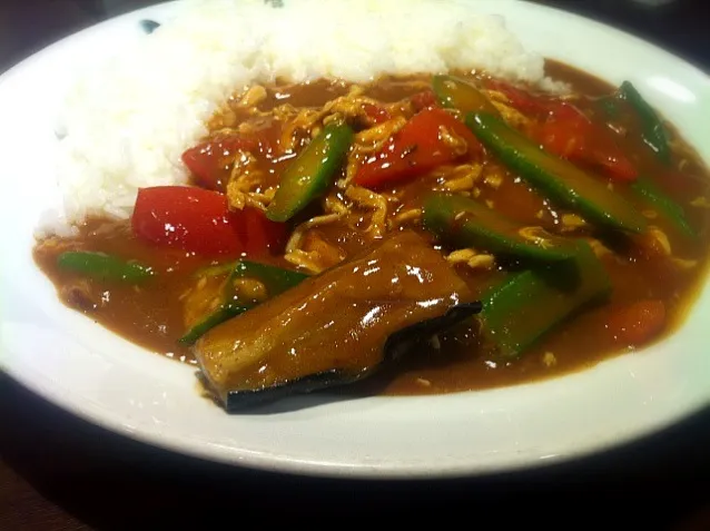 チキンと夏野菜カレー。野菜多めでいい感じ|hirotomoさん