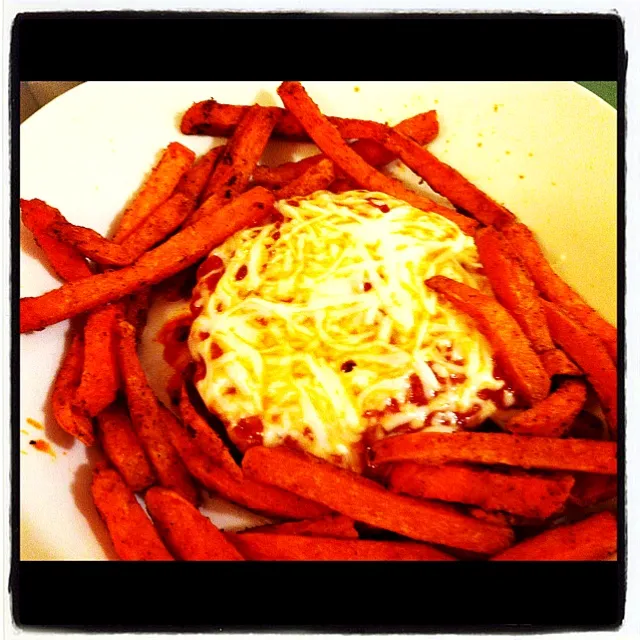 DAY 4- breakfast of champions: veggie byrger with marinara sauce and shredded mozzarella with sweet and spicy potato fries|Tara Lynnさん