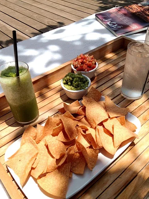 poolside snacks|lauren shannonさん