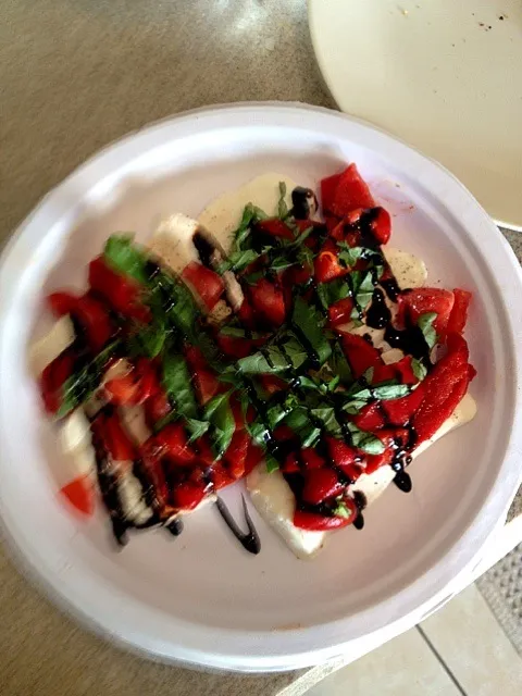 insalata caprese with balsamic glaze|ernest ristiさん