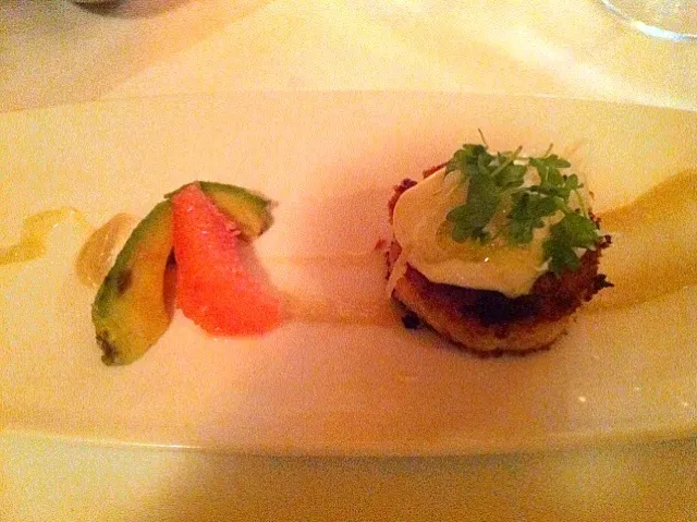 Crab Cake with fennel puree and grapefruit aioli|kristian wallさん