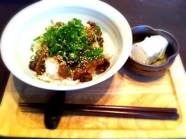 ネギだく牛スジ丼と豆腐の塩麹漬け|みゆさん