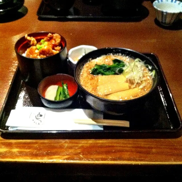 鶏そぼろ餡かけうどんとミニ唐揚げ丼|r1990297さん