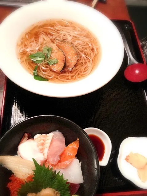 海鮮丼と温稲庭うどん|すえたけさん