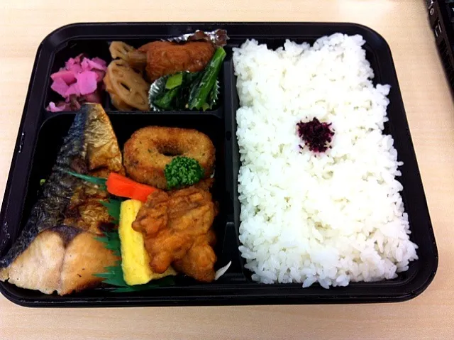 おむすびママの、本日の日替り弁当（和風）|大石さん