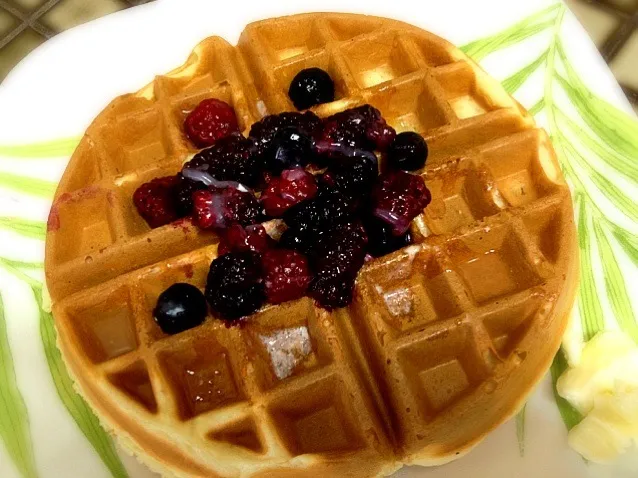 Snapdishの料理写真:waffle with berries|Clara Kさん