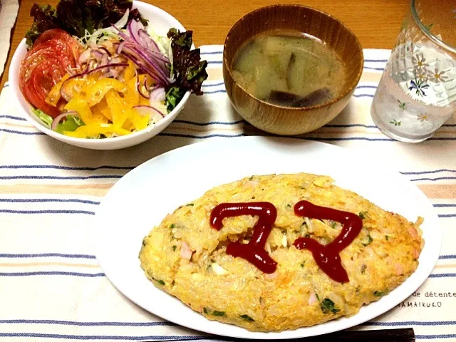 クリスマス亭をイメージしたオムライスとサラダとナスのお味噌汁|まりこさん