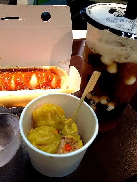 Steamed prawn dim sum, hotdog, tea set (quick meal very hungry ^^)|Tunaさん