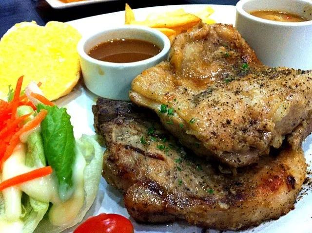 pork chop and chicken grill|Issara. 🍴さん