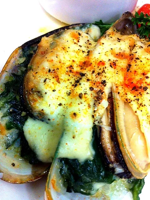 Snapdishの料理写真:Newzealand mussel bake with mozzerella cheeze|Issara. 🍴さん