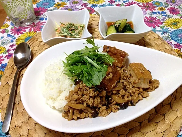 Snapdishの料理写真:5/22晩ご飯🍴ひき肉のオイスター炒め炒め丼🍴|Kaori Takedaさん