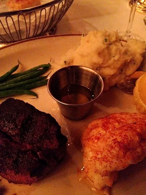 Snapdishの料理写真:old fashioned surf and turf at Hy's in Honolulu|lauren shannonさん