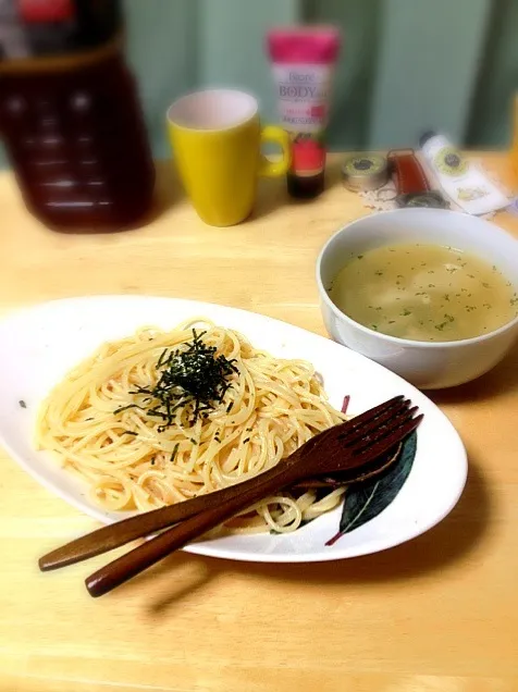 Snapdishの料理写真:明太子スパゲティと野菜スープ|すうさん