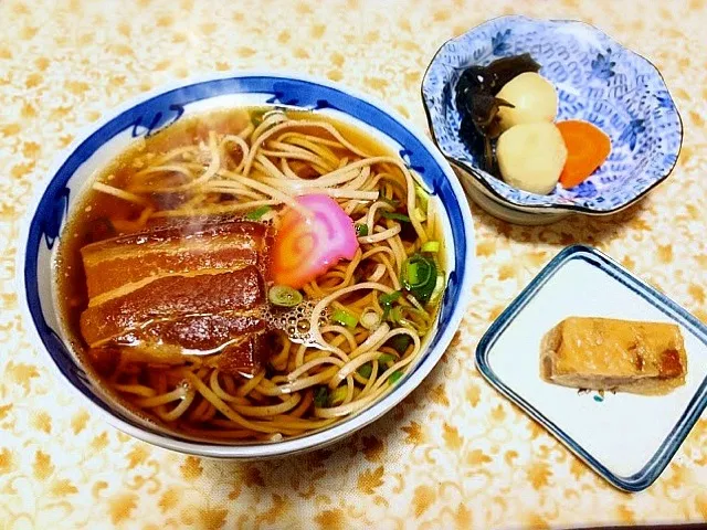 Snapdishの料理写真:角煮蕎麦|Akihiro Sasayamaさん