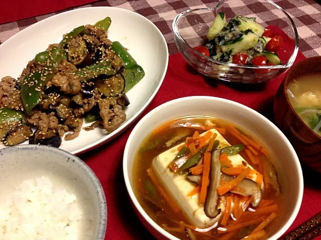 豆腐の野菜あんかけ、ナスとピーマンと豚肉のみそ炒め、キュウリとトマトの塩麹和え、おみそ汁|pink6no4さん