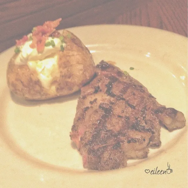 Outback Steakhouse Chargrilled Ribeye Steak|eiLeeN 💋🐬さん