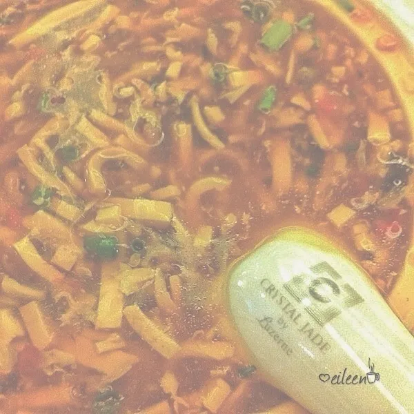 Snapdishの料理写真:Crystal Jade Spicy and Sour Soup in Sichuan Style|eiLeeN 💋🐬さん