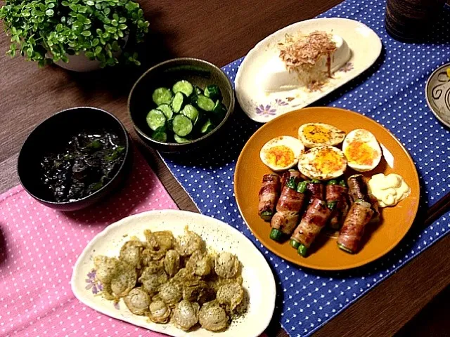 アスパラベーコン巻とゆで卵の明太子焼、帆立のバター炒め、茄子の黒胡麻味噌煮、ピリ辛きゅうり、冷奴、ビール|pentarouさん