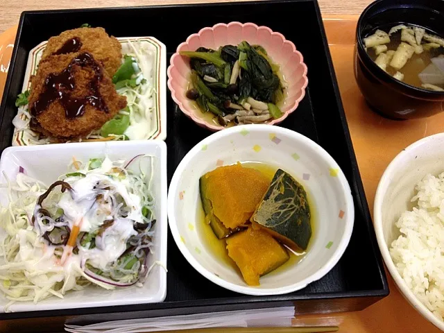 ヒレカツとチキンカツ、柚子しめじ、カボチャの含め煮、春雨サラダ|すかラインさん