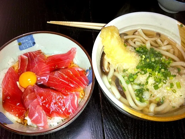 鉄火トロロ丼、天ぷらうどん|さなえさん