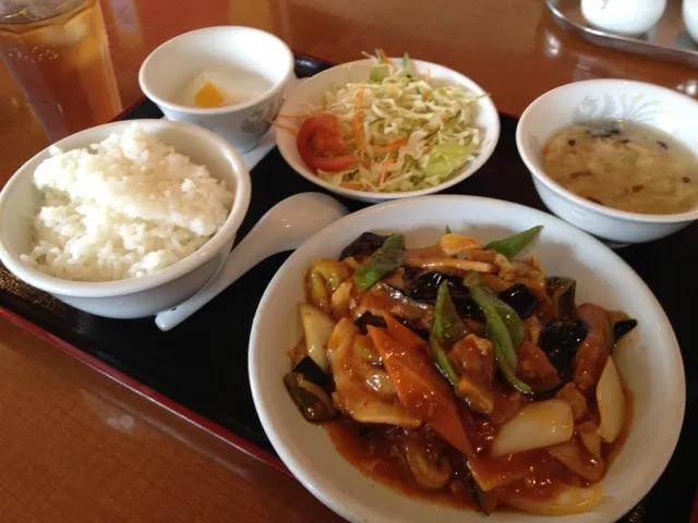 Snapdishの料理写真:600円ランチ、茄子と豚肉のピリ辛炒め|rikoさん