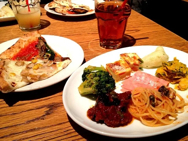 美味しいピザやオシャレな前菜が食べ放題で幸せでした(●´ω｀●)|みさ菌ぐさん