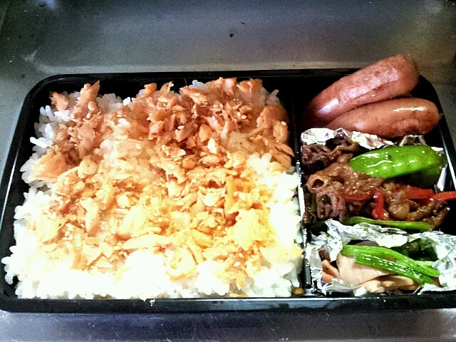 Snapdishの料理写真:肉食系鮭弁当|ポコピさん