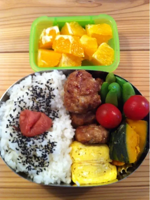 醤油麹肉だんご  卵焼き  南瓜炊いたん  スナップエンドウ  プチトマト|かわまきまきさん