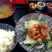 Snapdishの料理写真:日替わり定食。また、だしや^^;|呑むきちさん