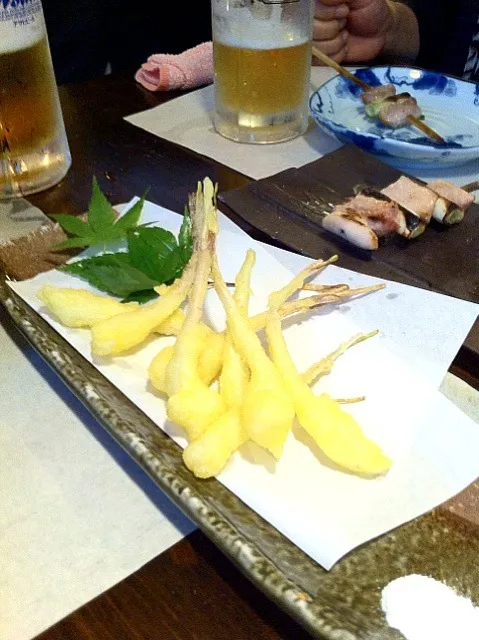 Snapdishの料理写真:阿佐ヶ谷 鶏丸！島らっきょの天ぷら 乾杯＼(^o^)／|moririyyyさん