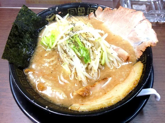 Snapdishの料理写真:とこ豚骨ラーメン 極太ドラゴン麺|Agaricusさん