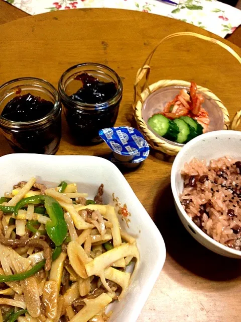 青椒肉絲とお赤飯|まゆさんさん