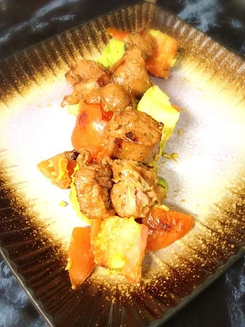 Snapdishの料理写真:My man made me breakfast! Mango sausage with tomato and avocado mmmm|Jules Vloskyさん