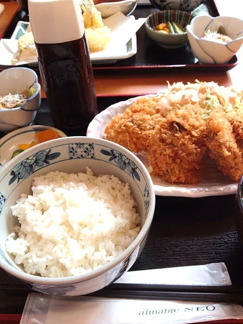 まぐろほほ肉フライ定食|くわまるさん