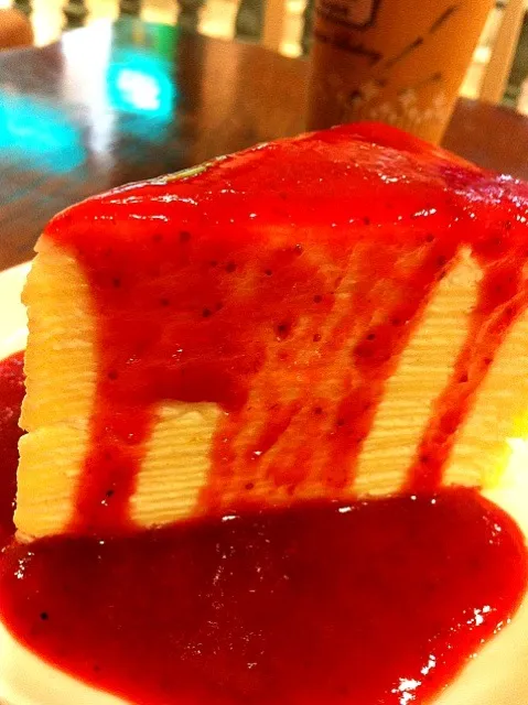 Snapdishの料理写真:Mille crepe strawberry|Issara. 🍴さん