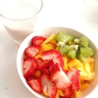 almond milk with fruit salad|lanaさん