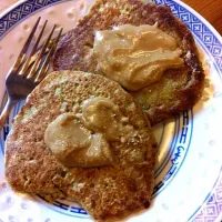 Vegan Pancakes made with oat flour (gluten free)  and sunflower butter topping|Megumi Rubensteinさん