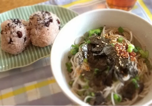 Snapdishの料理写真:梅蕎麦とお赤飯|ヴェローナのパン屋さんさん