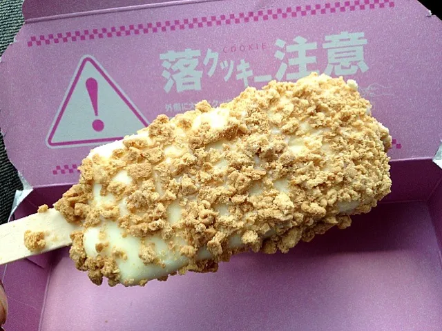 サークルKサンクス ザクザククッキー ストロベリーチーズケーキ味|ぬぬ。さん