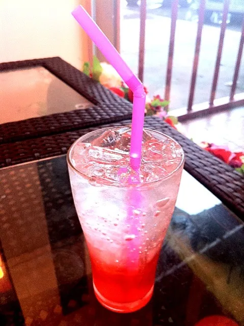 Snapdishの料理写真:Strawberry Soda|sasiさん