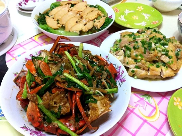 Dinner- Steam Crab, spring onion chicken, abalone lettuce|PeonyYanさん